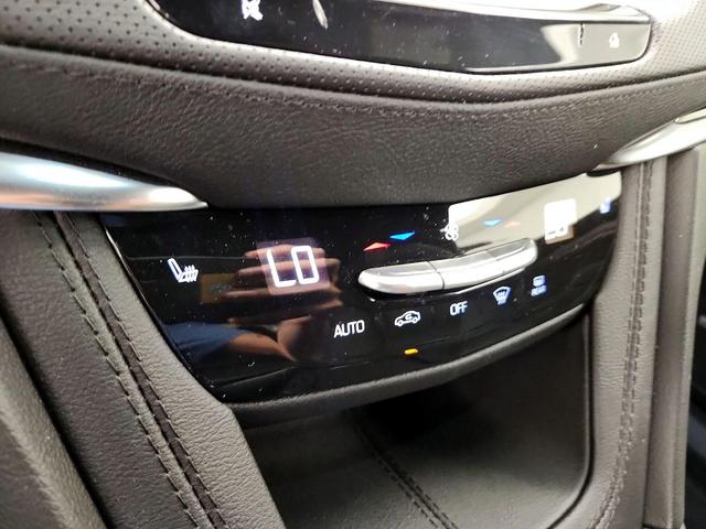 Photo of 2023 White Cadillac XT6