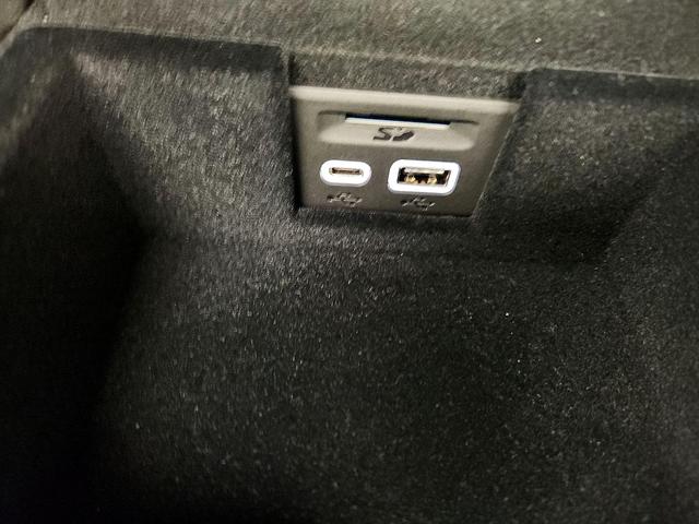 Photo of 2023 White Cadillac XT6