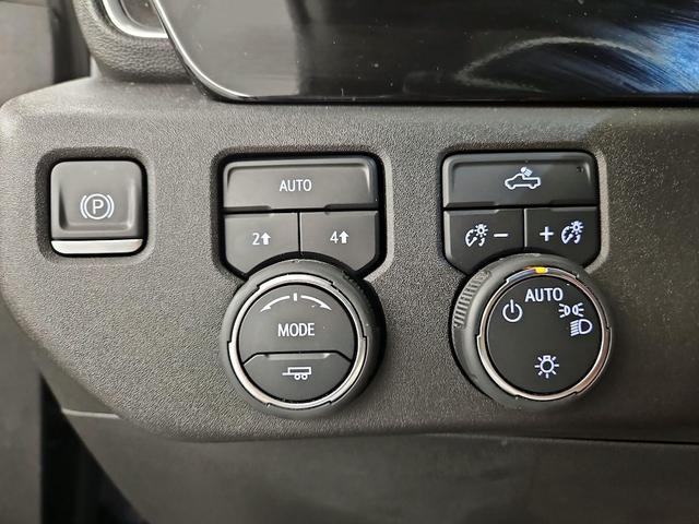 Photo of 2022 Black Chevrolet Silverado 1500