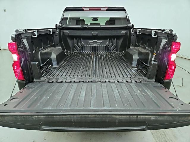 Photo of 2022 Black Chevrolet Silverado 1500