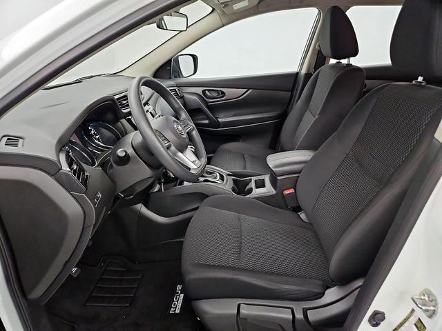 Photo of 2021 White Nissan Rogue Sport