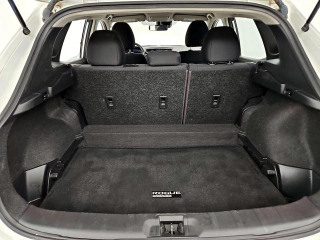 Photo of 2021 White Nissan Rogue Sport