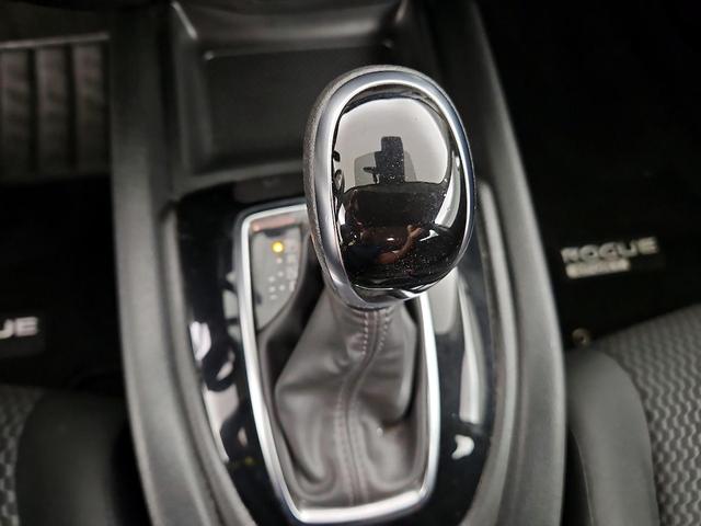 Photo of 2021 White Nissan Rogue Sport