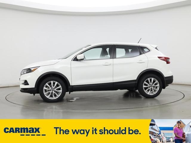 Photo of 2021 White Nissan Rogue Sport