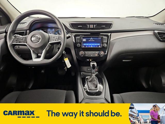 Photo of 2021 White Nissan Rogue Sport