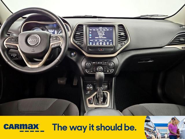 Photo of 2015 Blue Jeep Cherokee