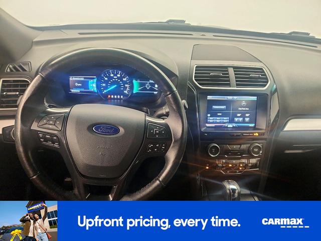 Photo of 2016 Black Ford Explorer