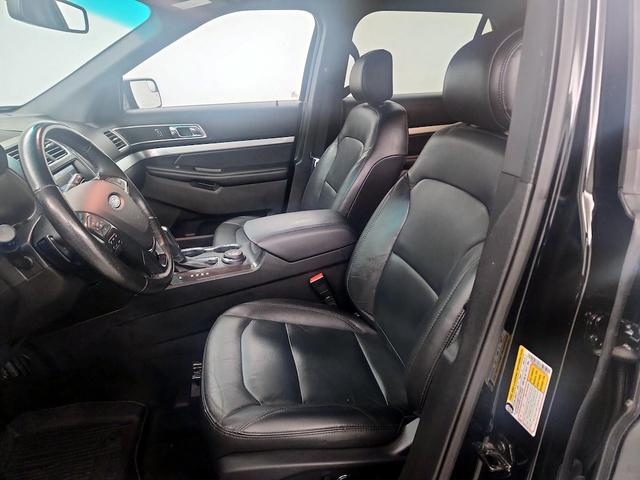 Photo of 2016 Black Ford Explorer