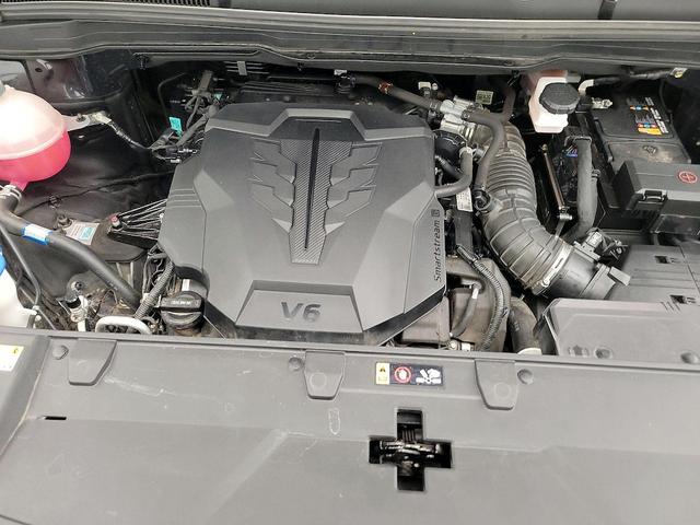 Photo of 2023 Black Kia Carnival
