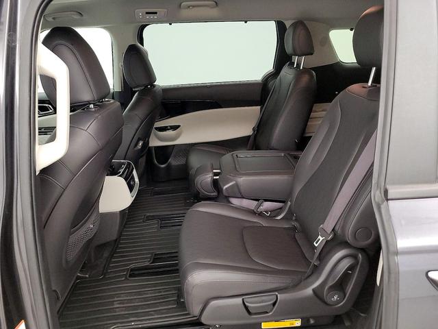 Photo of 2023 Black Kia Carnival