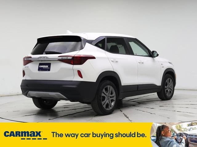 Photo of 2022 White Kia Seltos