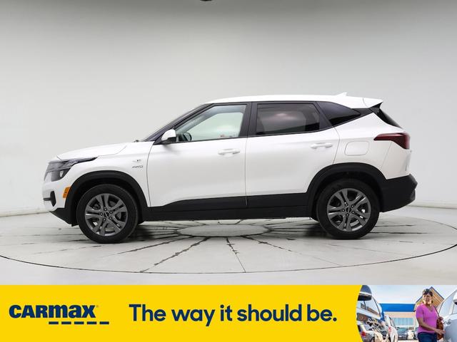 Photo of 2022 White Kia Seltos