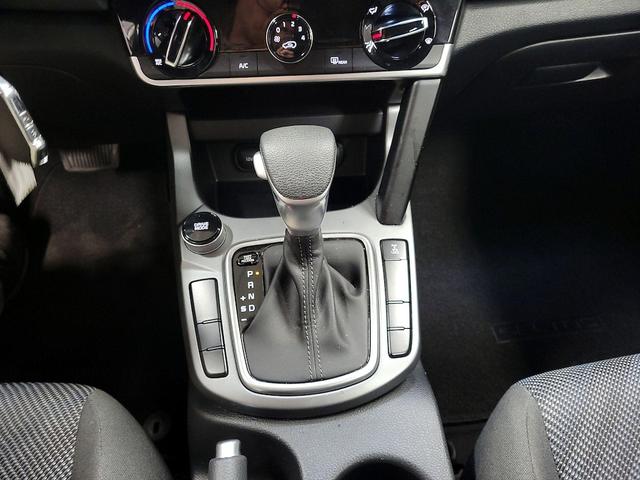 Photo of 2022 White Kia Seltos