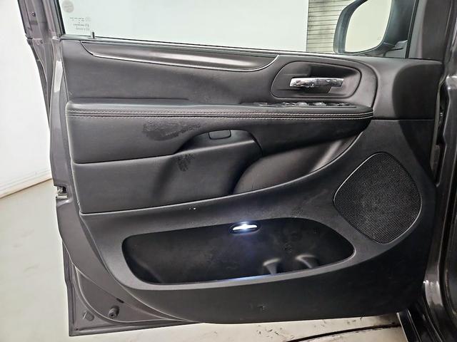 Photo of 2019 Gray Dodge Grand Caravan