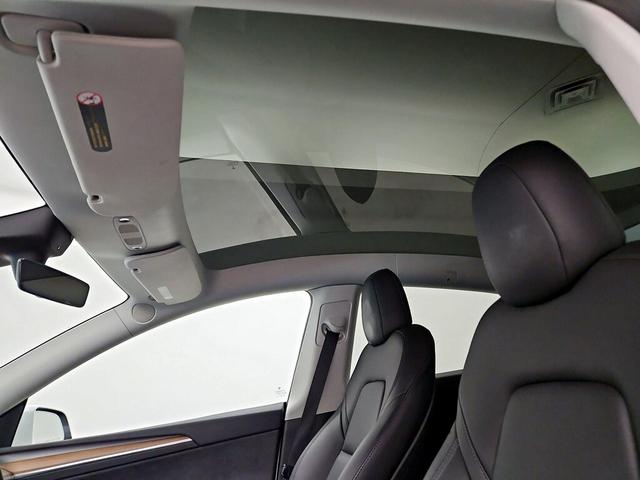 Photo of 2022 White Tesla Model Y
