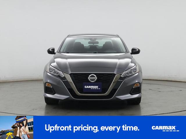 Photo of 2022 Gray Nissan Altima