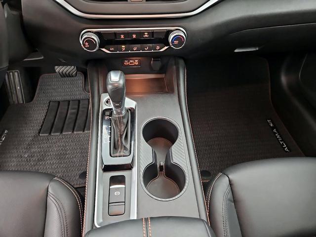 Photo of 2022 Gray Nissan Altima