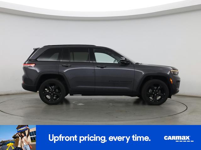 Photo of 2022 Gray Jeep Grand Cherokee