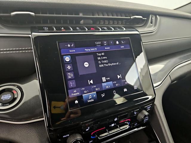Photo of 2022 Gray Jeep Grand Cherokee