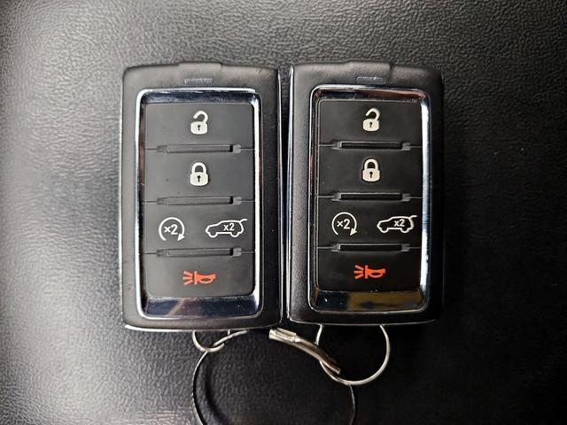 Photo of 2022 Gray Jeep Grand Cherokee