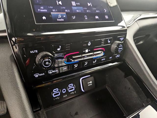 Photo of 2022 Gray Jeep Grand Cherokee
