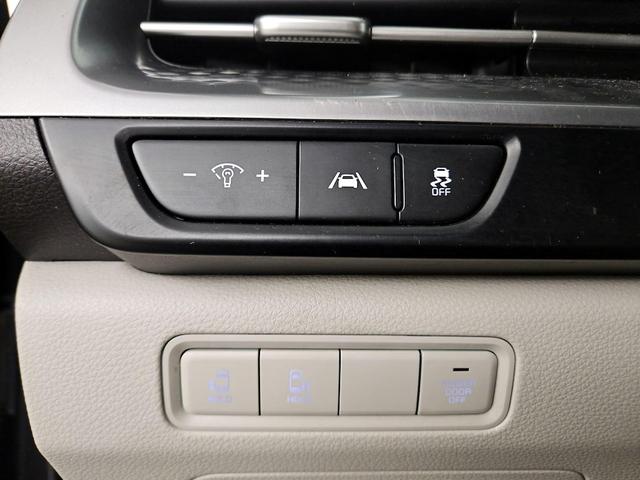 Photo of 2022 Black Kia Carnival