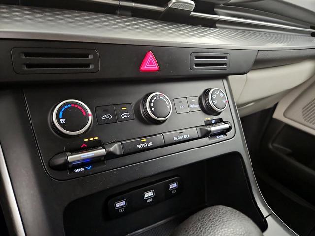 Photo of 2022 Black Kia Carnival