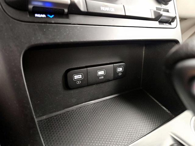 Photo of 2022 Black Kia Carnival