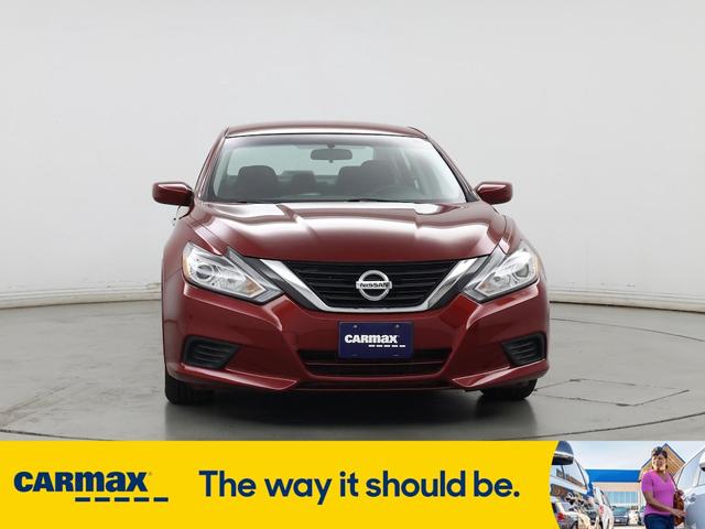 Photo of 2018 Red Nissan Altima