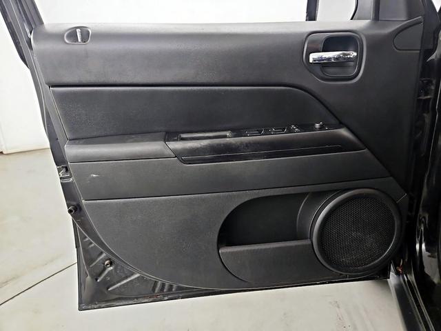 Photo of 2015 Black Jeep Patriot