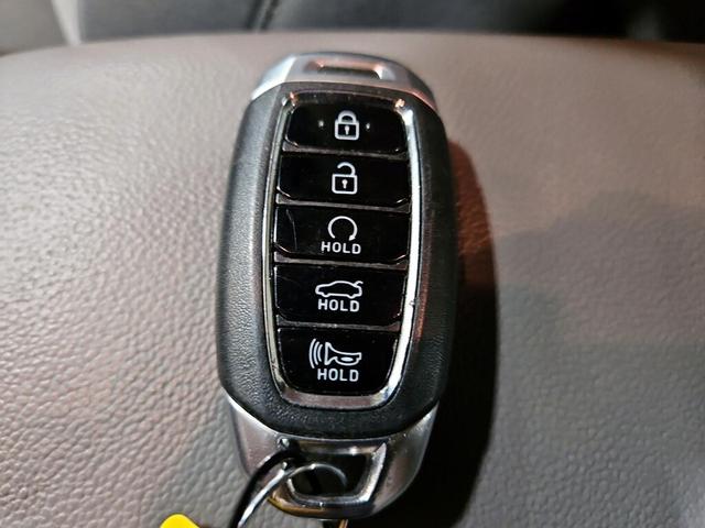 Photo of 2023 Gray Hyundai ELANTRA