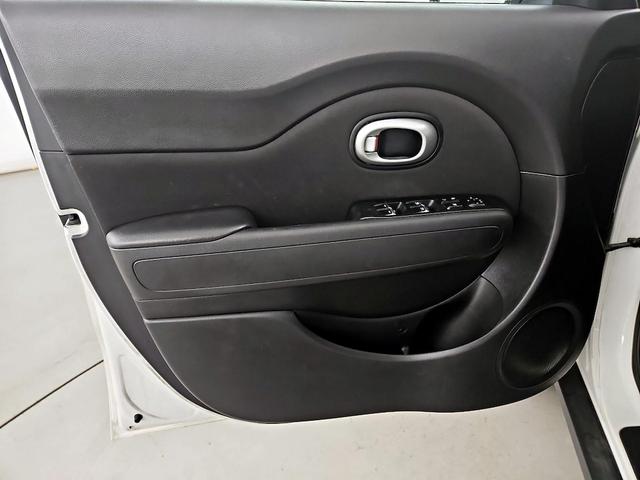 Photo of 2018 White Kia Soul