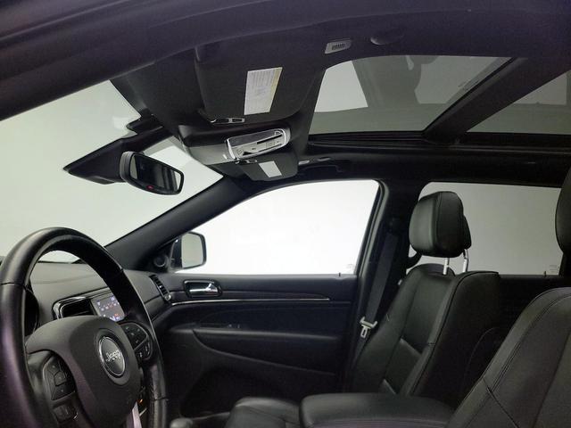 Photo of 2021 White Jeep Grand Cherokee