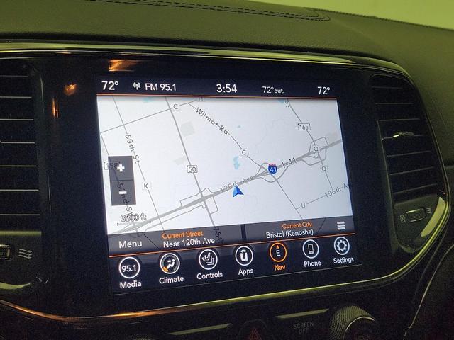 Photo of 2021 White Jeep Grand Cherokee