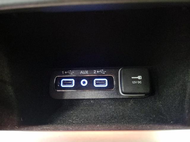 Photo of 2021 White Jeep Grand Cherokee