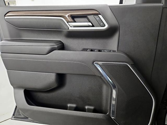 Photo of 2022 Black Chevrolet Silverado 1500