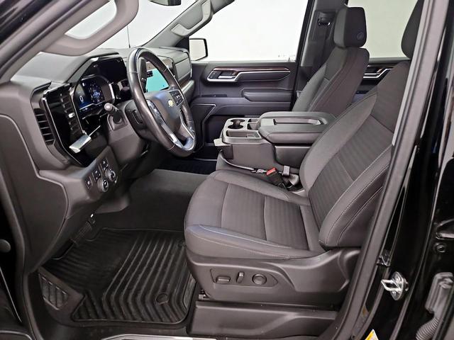 Photo of 2022 Black Chevrolet Silverado 1500