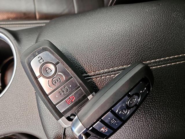 Photo of 2022 Gray Ford Mustang