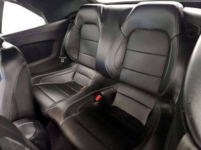 Photo of 2022 Gray Ford Mustang