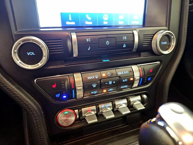 Photo of 2022 Gray Ford Mustang