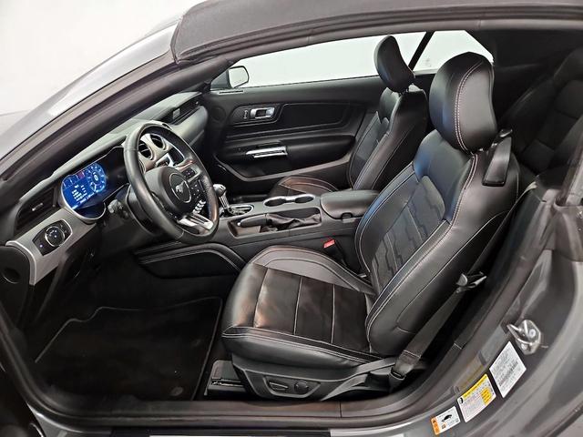 Photo of 2022 Gray Ford Mustang