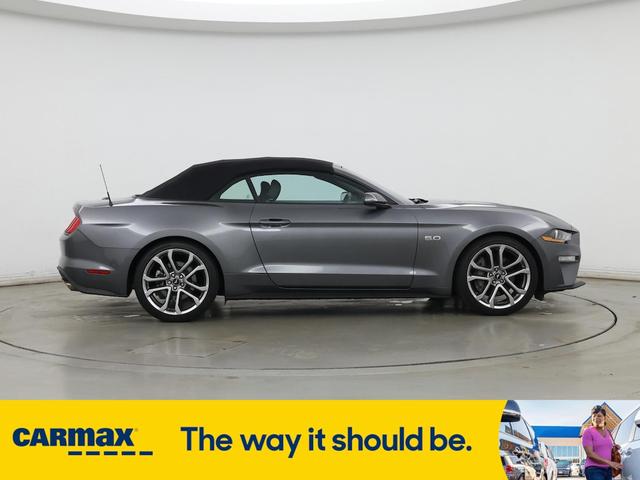 Photo of 2022 Gray Ford Mustang
