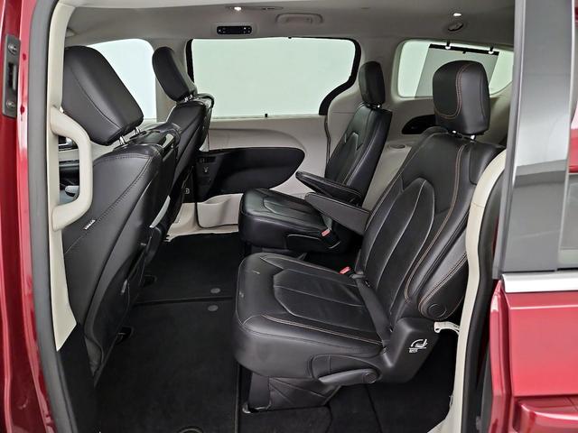 Photo of 2018 Red Chrysler Pacifica