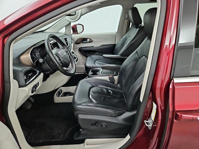 Photo of 2018 Red Chrysler Pacifica