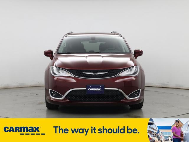 Photo of 2018 Red Chrysler Pacifica