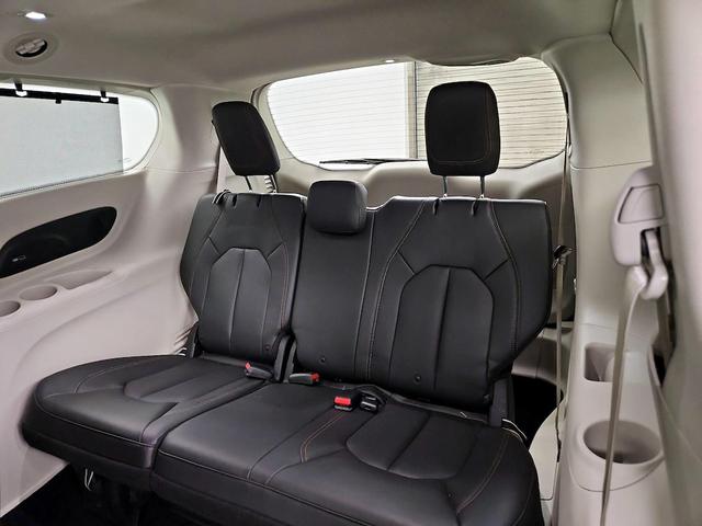 Photo of 2018 Red Chrysler Pacifica