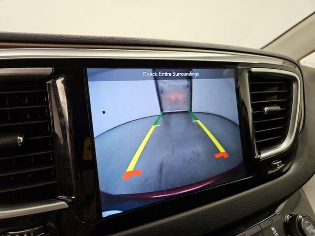 Photo of 2018 Red Chrysler Pacifica