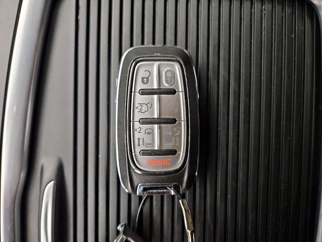 Photo of 2018 Red Chrysler Pacifica