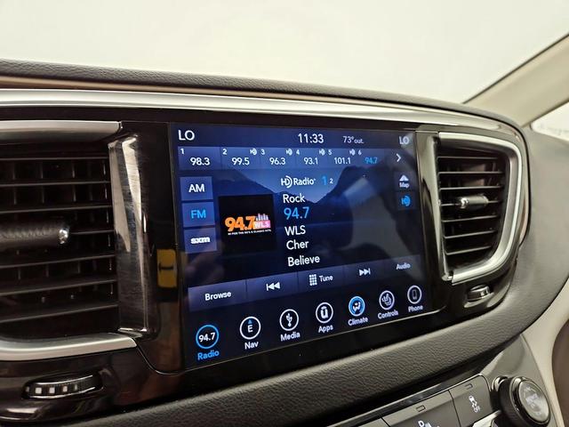 Photo of 2018 Red Chrysler Pacifica