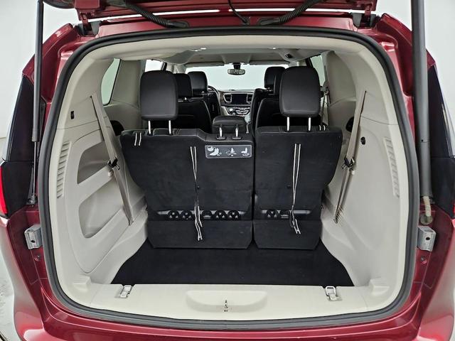 Photo of 2018 Red Chrysler Pacifica